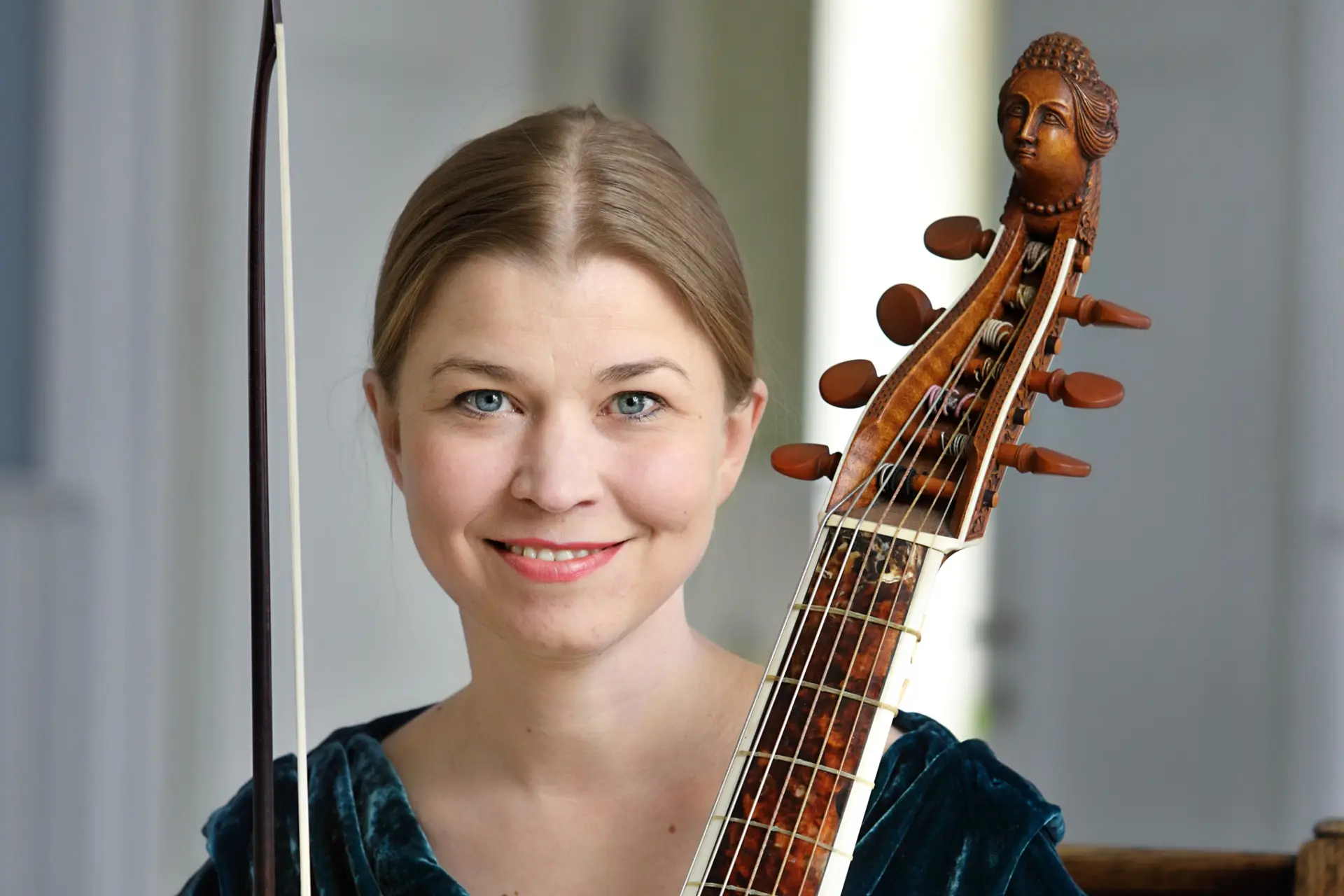 Kuvassa luennoitsijan Heidi Peltoniemi