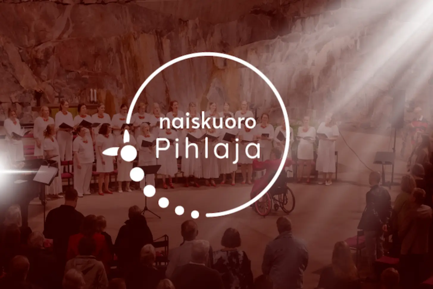Naiskuoro Pihlaja laulaa Temppeliaukion kirkossa