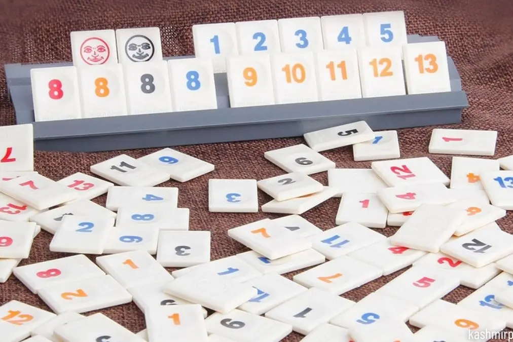 Rummikub pelin laattoja