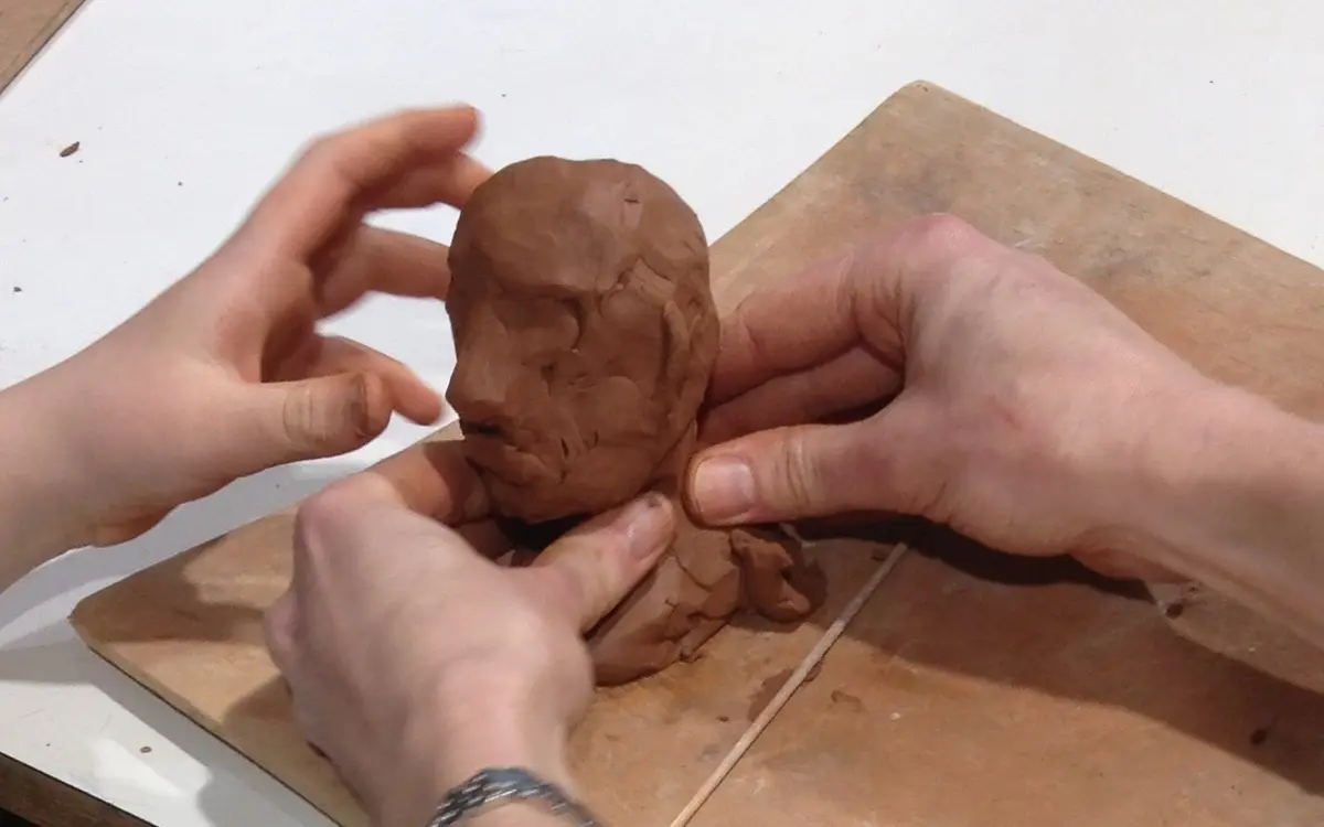 Petit sculpteur à quatre mains