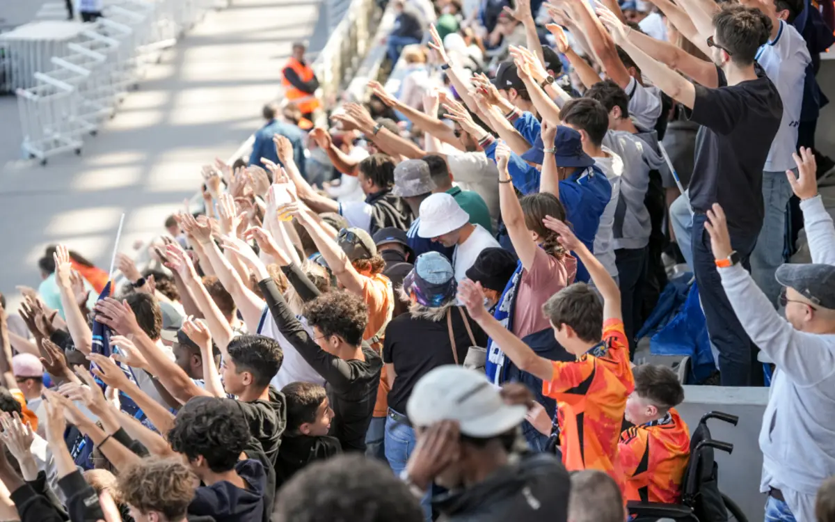 Supporters au stade Charléty (13e).
