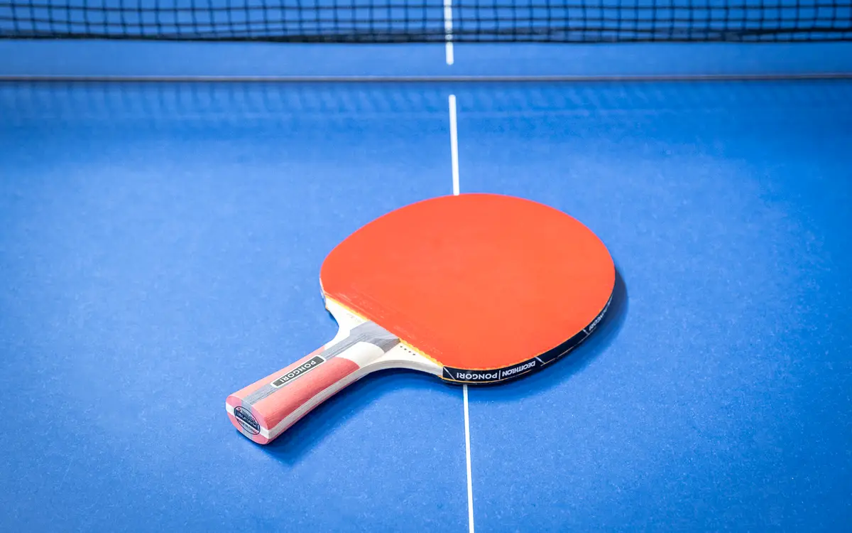 Raquette de ping-pong.