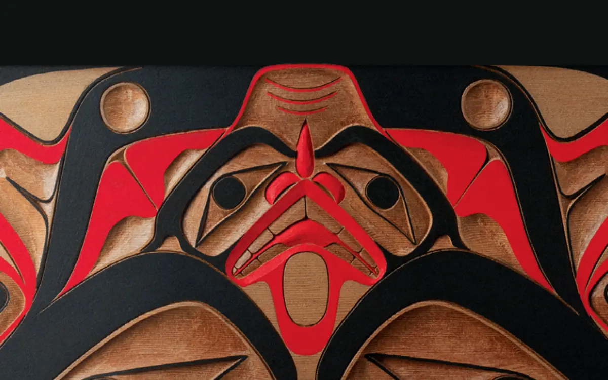 Coffre à motif de requin, de Jay Simeon, artiste canadien d'origine haïda. Photo Melissa Bermudez