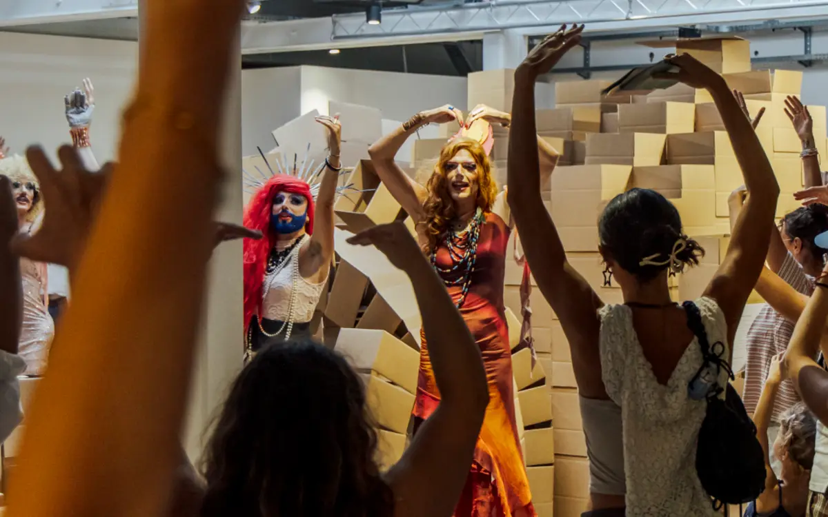 Spectacle : Des paillettes en résistance