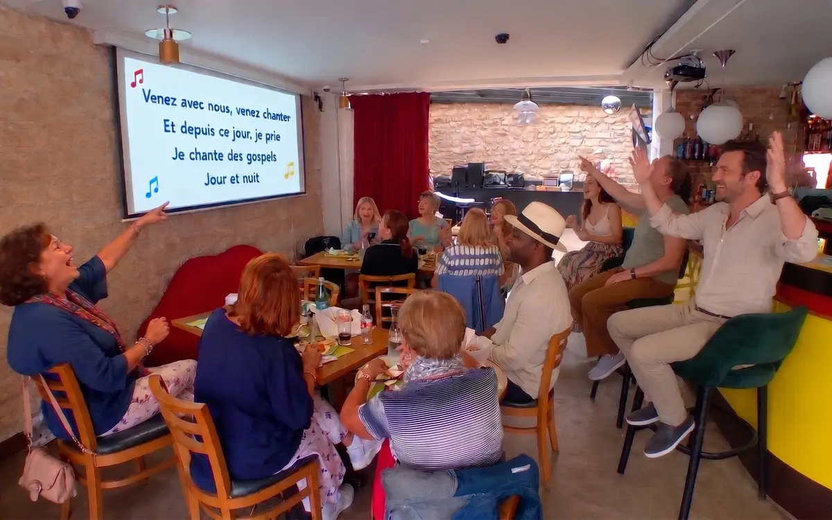 le karaoké chorale du dimanche à l'hôtel les Rebelles