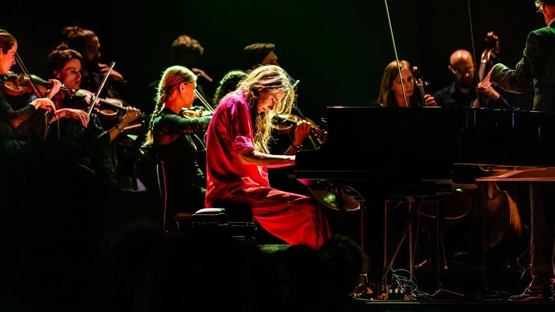 Iris Hond & Kamerata-Zuid - playing Einaudi