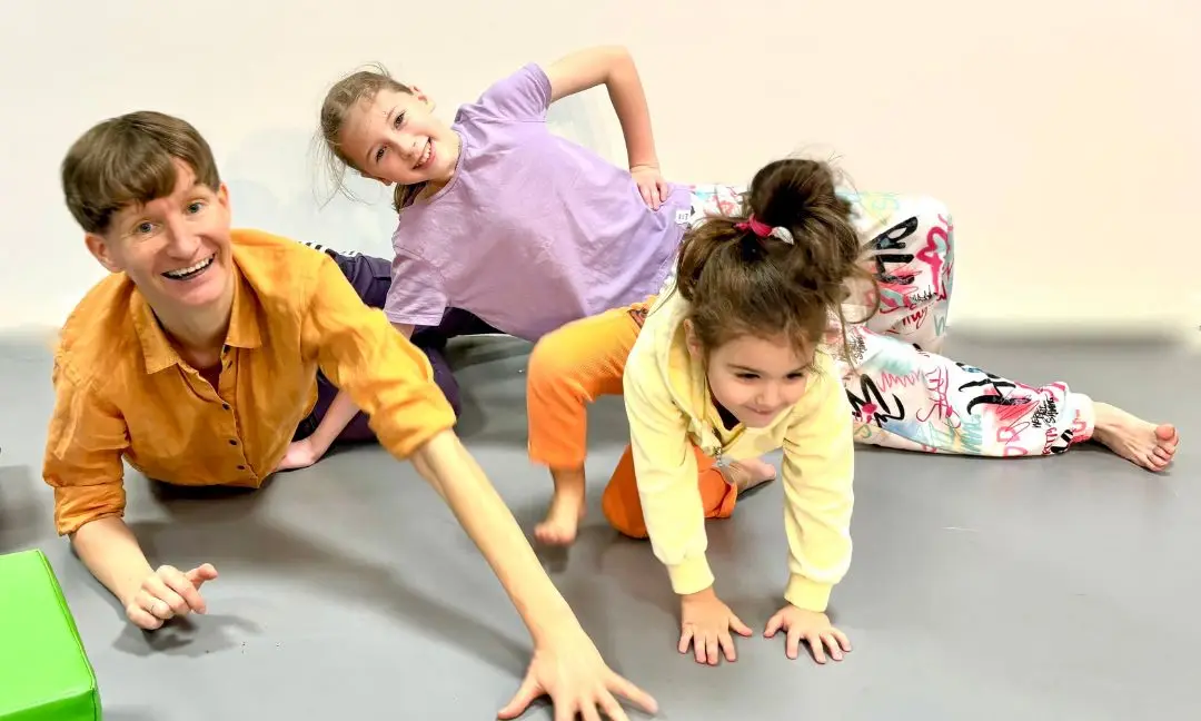 Dance and play - Workshop for children aged 1.5–3, and their adults (FI/ENG)