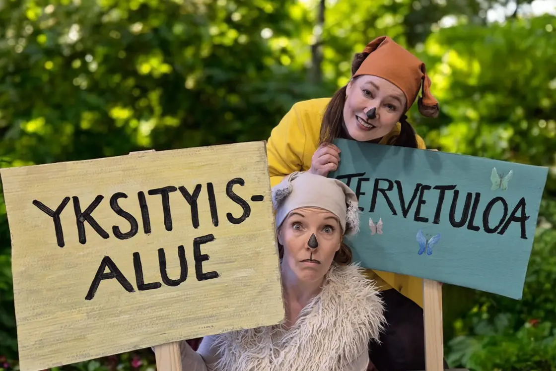Molli-teatteriesityksen hahmot Molli ja Pikku Sisu