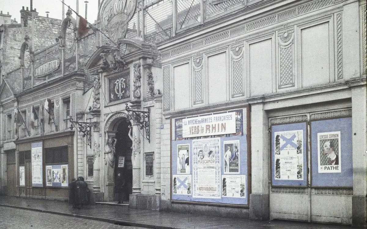 Tivoli-Cinéma, 14, rue de la Douane (devenue Léon-Jouhaux), autochrome d’Auguste Léon, 1918