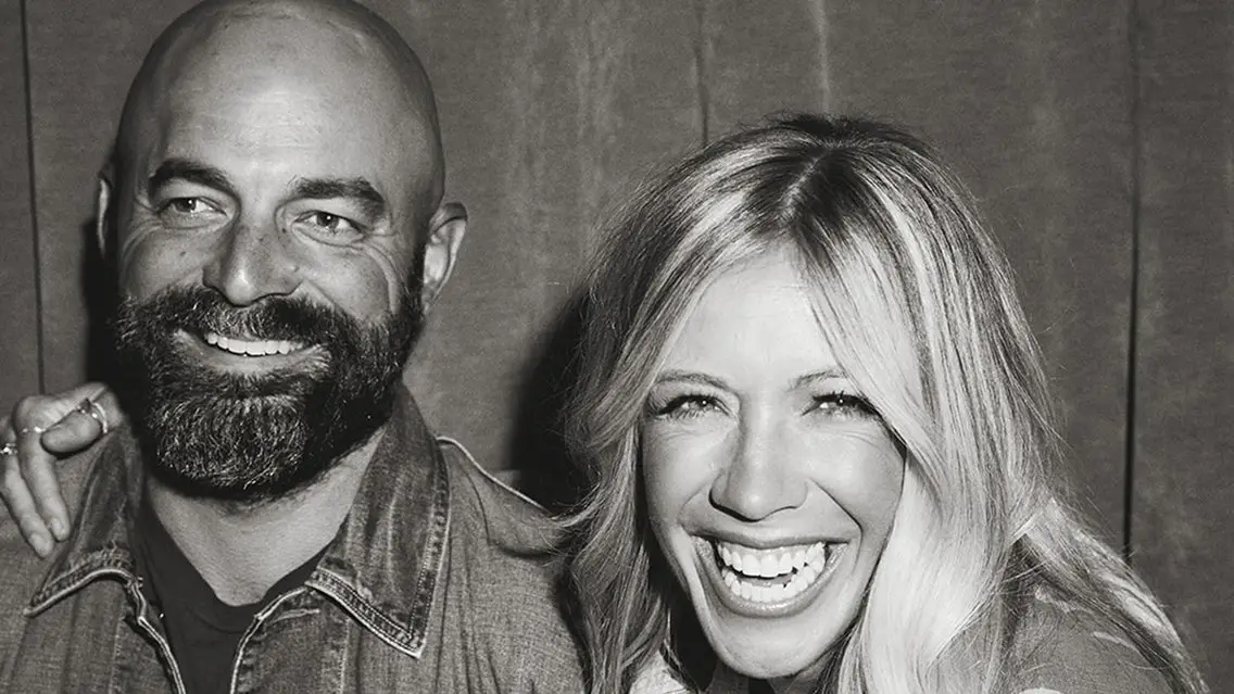 Drew and Ellie Holcomb???s Neighborly Christmas